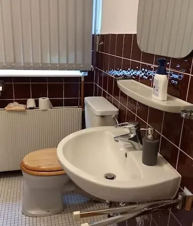 Homestay Double With A Kitchen And A Shared Bathroom *