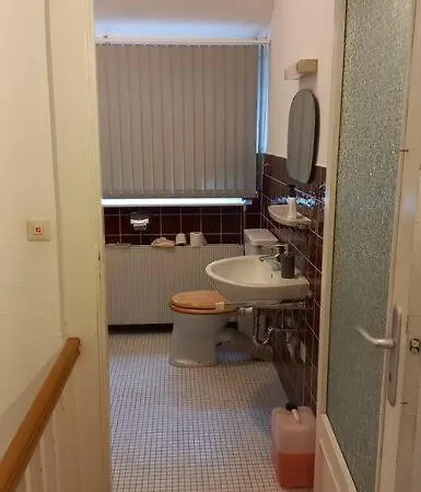 Double With A Kitchen And A Shared Bathroom Homestay *