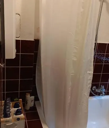 Homestay Double With A Kitchen And A Shared Bathroom